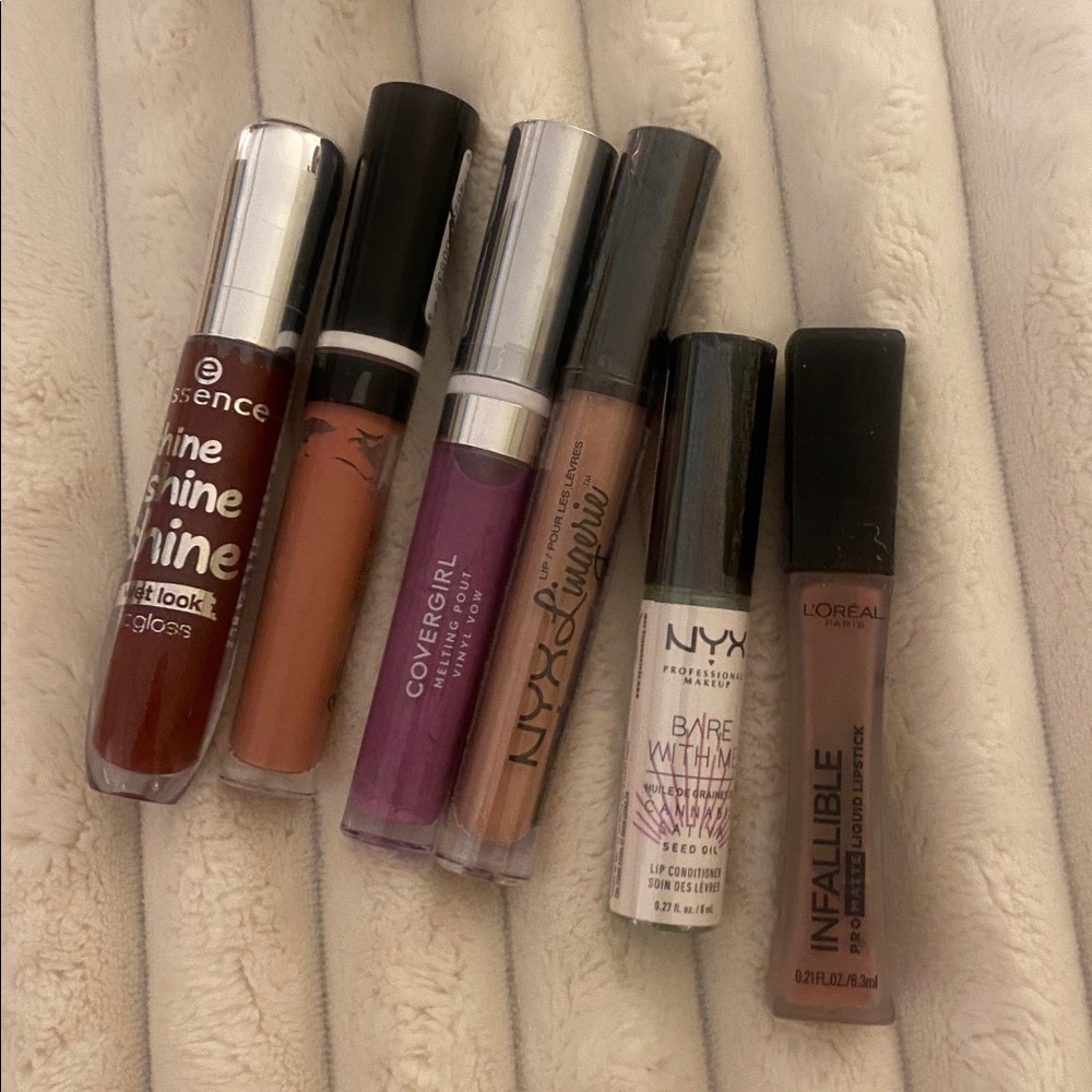 Unused bundle of lip color